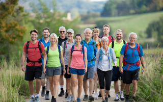 groupe-personnes-sport-sentier-campagne