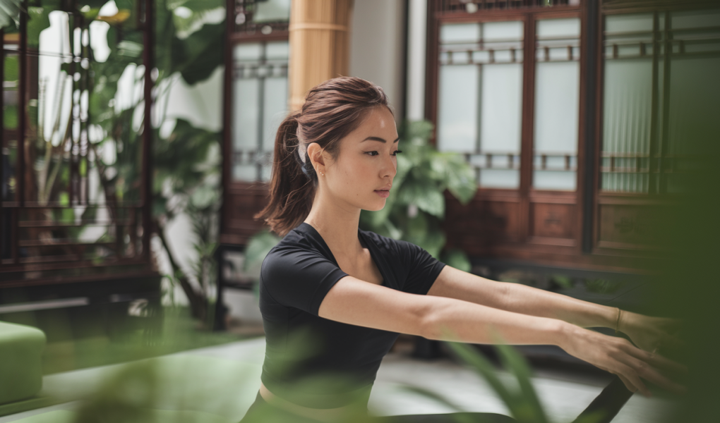 femme-pilates-studio-asie-plantes