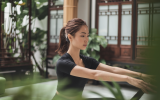 femme-pilates-studio-asie-plantes