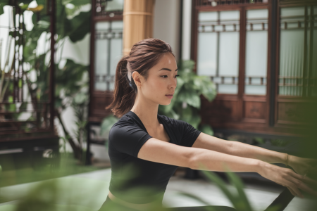 femme-pilates-studio-asie-plantes