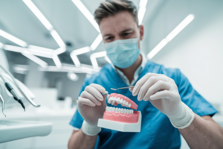 dentiste-modele-dentaire-cabinet-moderne